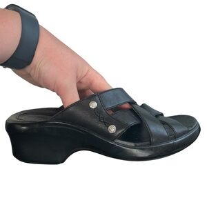 Ariat Criss Cross Black Leather Sandals Slip On Style Women's Size 7B